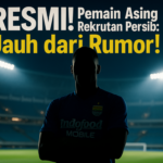 alt_text: Gabriel Mutombo berjaga di depan gawang sebagai bek baru Persib Bandung.
