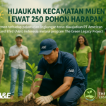alt_text: Acara penyulaman 250 pohon untuk menghijaukan Kecamatan Mijen, partisipasi masyarakat aktif.